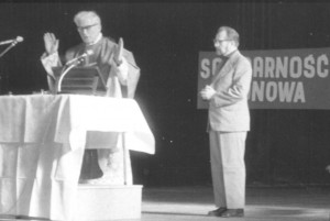 Luty 1981 roku: Zdzisław Greefling podczas strajkowej Mszy św. w bielskiej Bewelanie.
