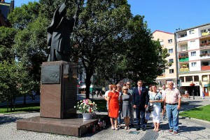 Solidarność złożyła kwiaty przy pomniku Jana Pawła II (1)