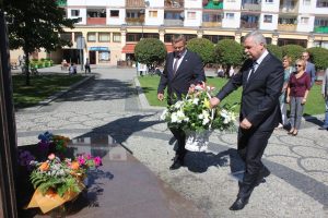 Delegacja Solidarności przy Pomniku Papieża (3)