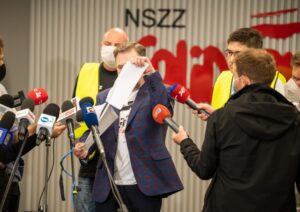 Piotr Duda podarł postanowienie TSUE w sprawie Turowa. Ilnicki: To skazanie ludzi na biedę