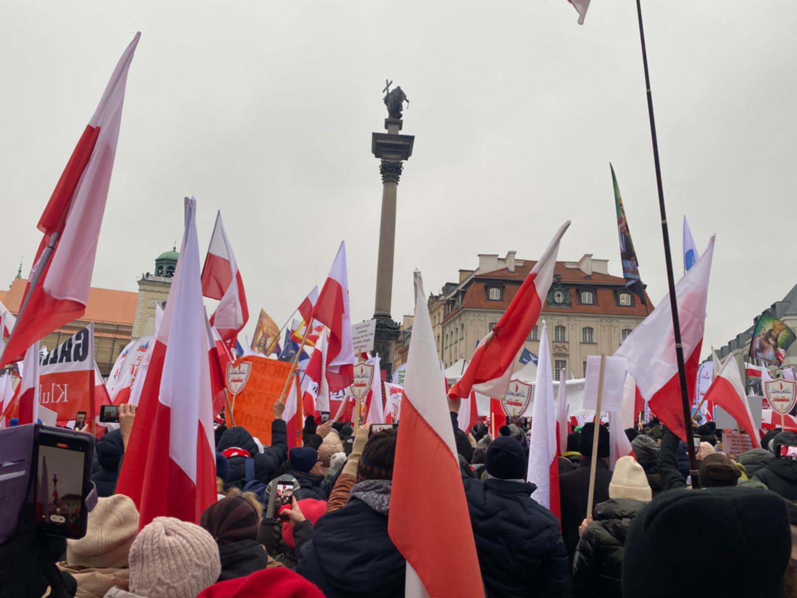 Materiał filmowy z Marszu Wolnych Polaków - Warszawa 11.01.2024r.