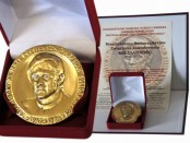 Zło dobrem zwyciężaj popiełuszko medal