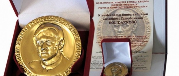 Zło dobrem zwyciężaj popiełuszko medal