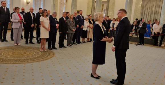 Przewodnicząca Krajowego Sekretariatu Ochrony Zdrowia odznaczoną przez Prezydenta Rzeczypospolitej Andrzeja Dudę
