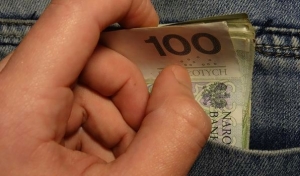 Rząd podniósł płacę minimalną do 2100 zł