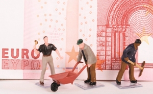 Emigracja zarobkowa nieco mniej atrakcyjna