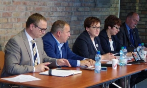 Pracownicy oświaty czekają na podwyżki!