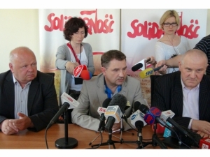 Związki: podwyższyć progi dochodowe uprawniające do pomocy społecznej