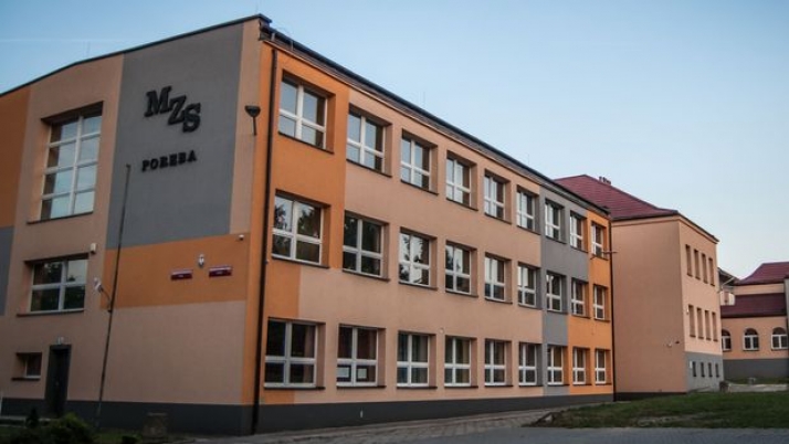 Pracownicy szkół z Poręby bez wypłaty