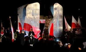 W hołdzie tym, którzy w 1970 roku poszli ulicami miasta portowego…